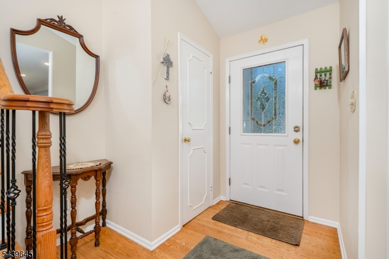 6 Woodbine Cir