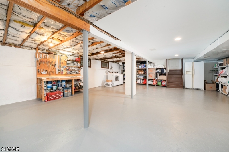 6 Woodbine Cir
