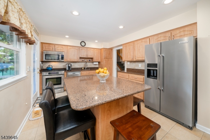 6 Woodbine Cir