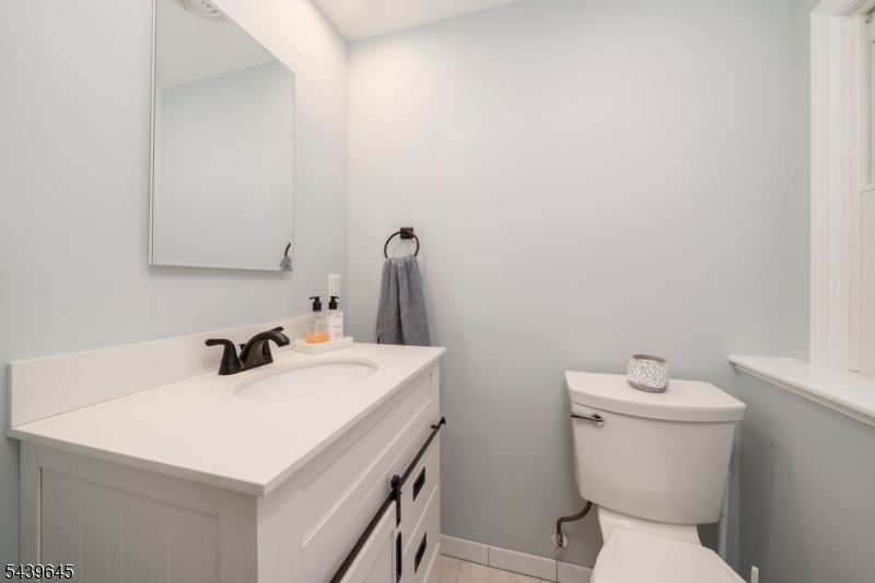 6 Woodbine Cir