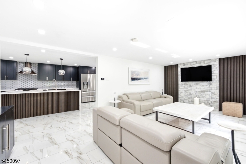 142 Gunn Rd