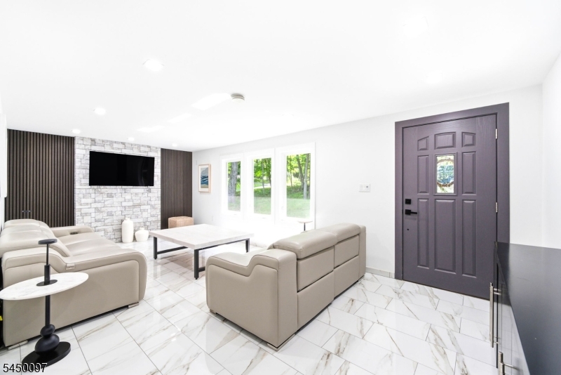 142 Gunn Rd