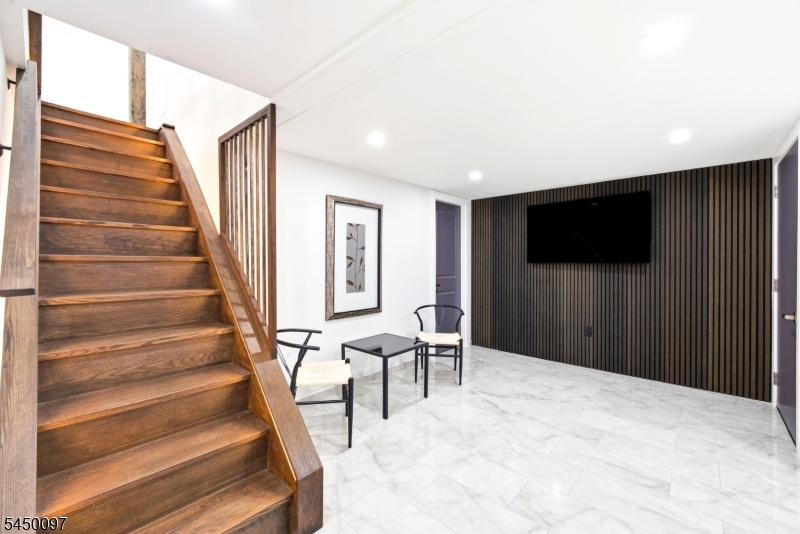 142 Gunn Rd