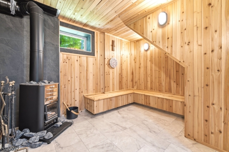 142 Gunn Rd