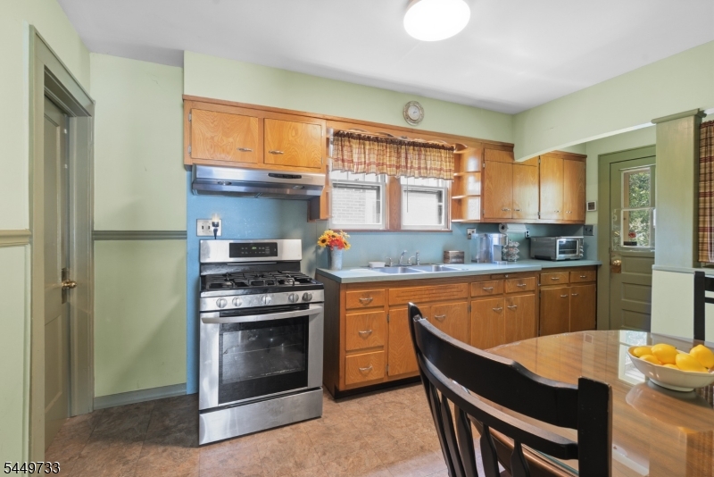 12 Montclair Ave