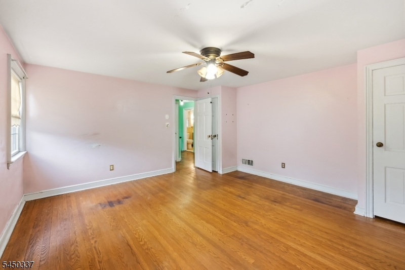 10 Reid Ave
