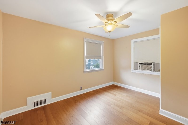 10 Reid Ave