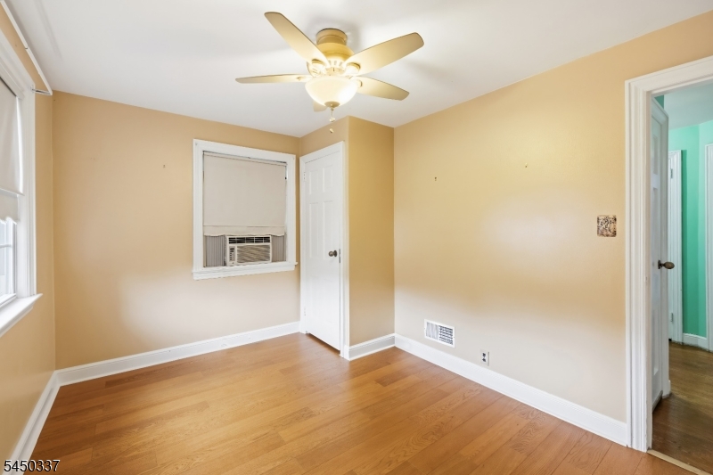 10 Reid Ave