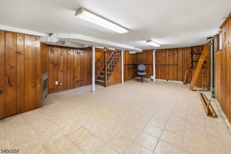 10 Reid Ave