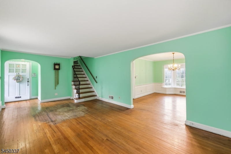 10 Reid Ave