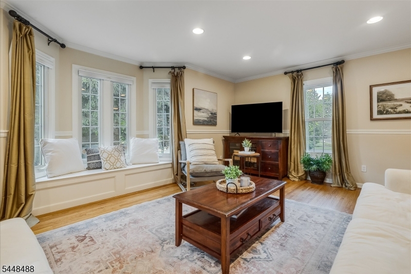 61 Collis Ln