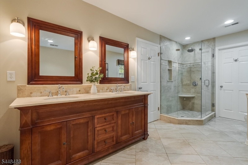 61 Collis Ln