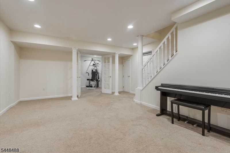 61 Collis Ln