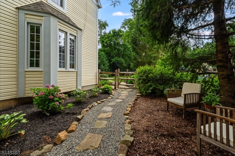 61 Collis Ln