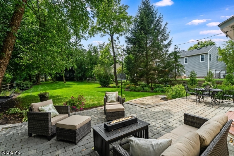 61 Collis Ln