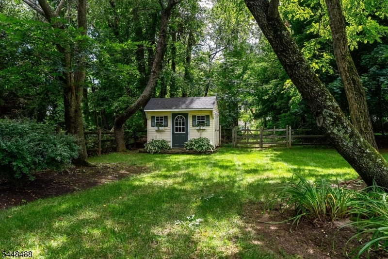 61 Collis Ln
