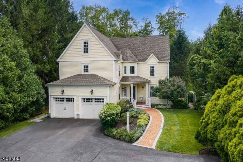 61 Collis Ln