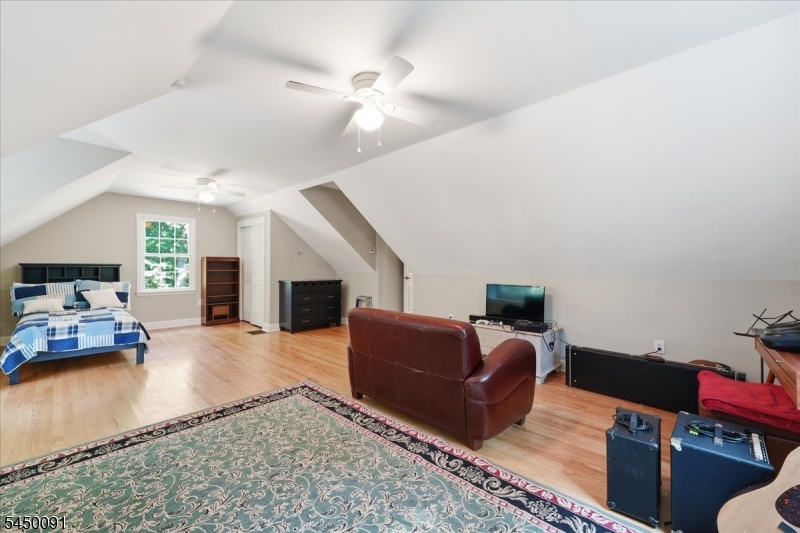 3 Chesterbrook Rd