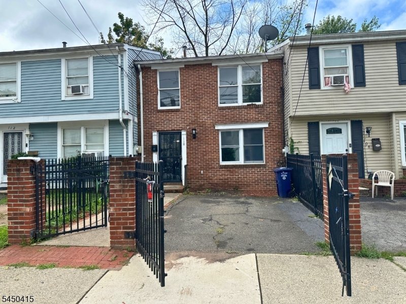 110 Pearl St