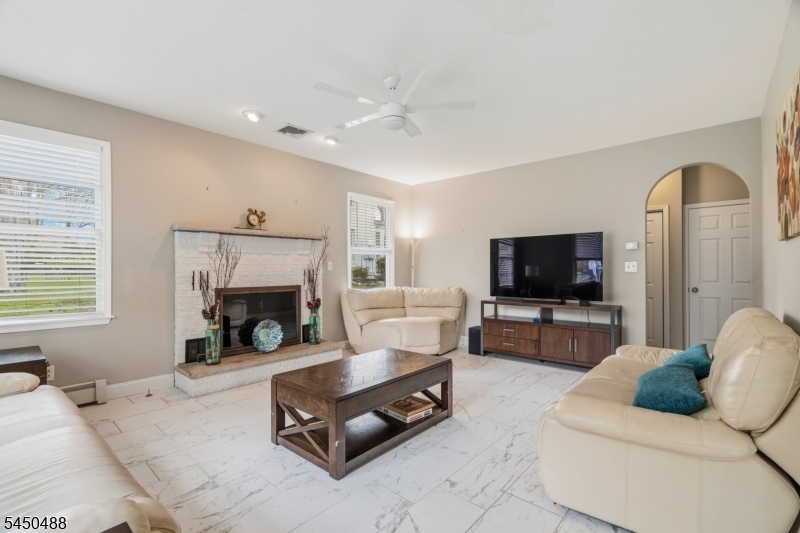 20 Greenbriar Ct