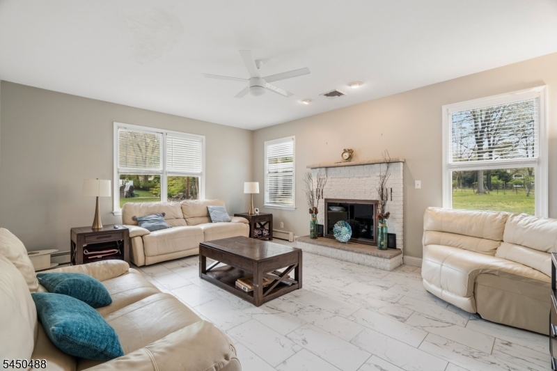 20 Greenbriar Ct