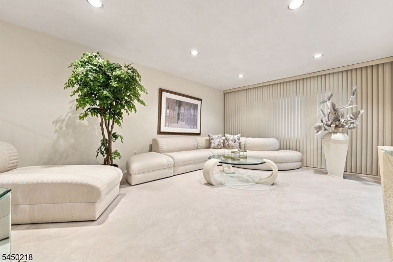 18 Druid Hill Dr