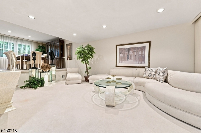 18 Druid Hill Dr