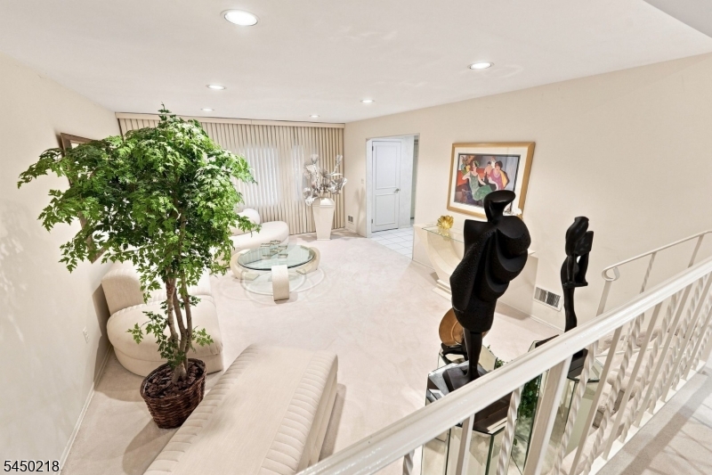 18 Druid Hill Dr