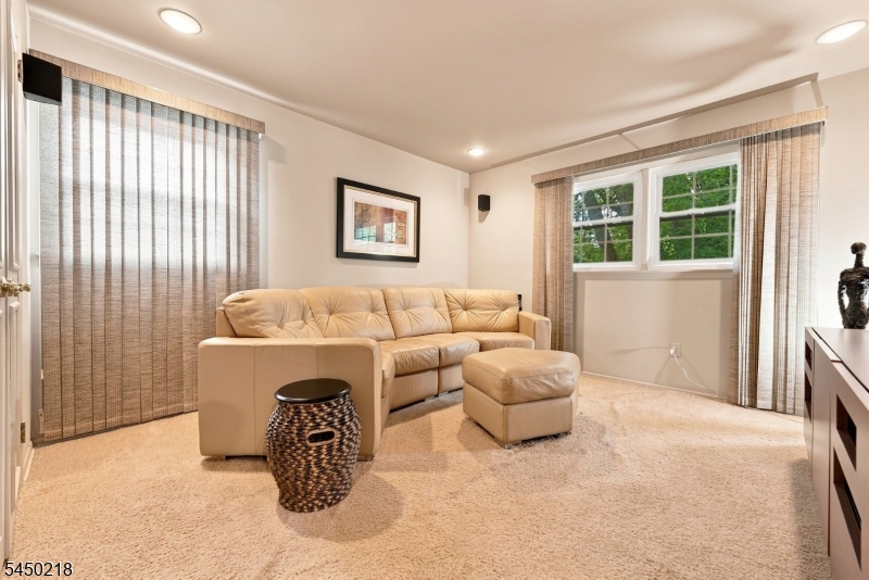 18 Druid Hill Dr