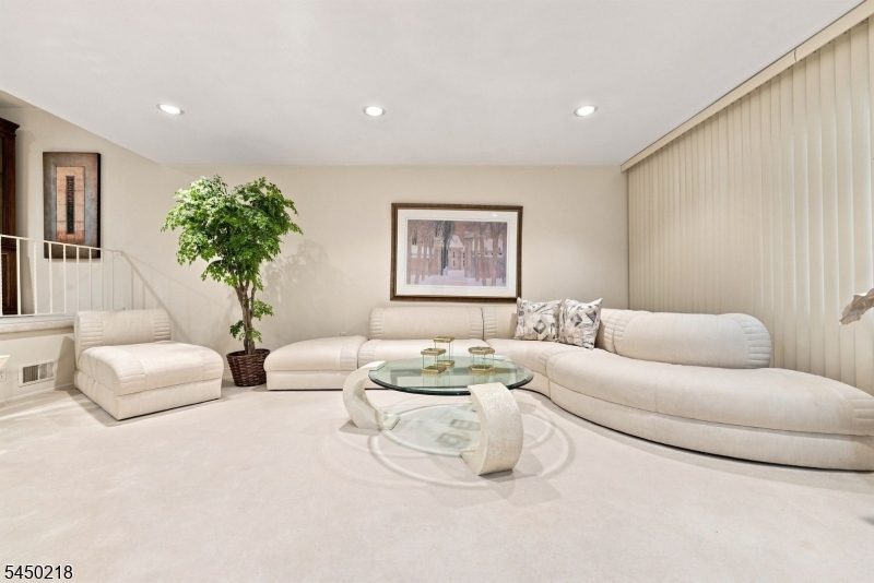 18 Druid Hill Dr