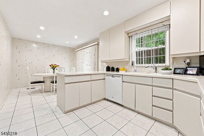 18 Druid Hill Dr