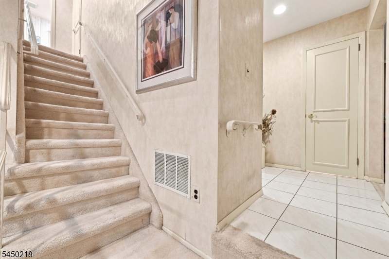 18 Druid Hill Dr