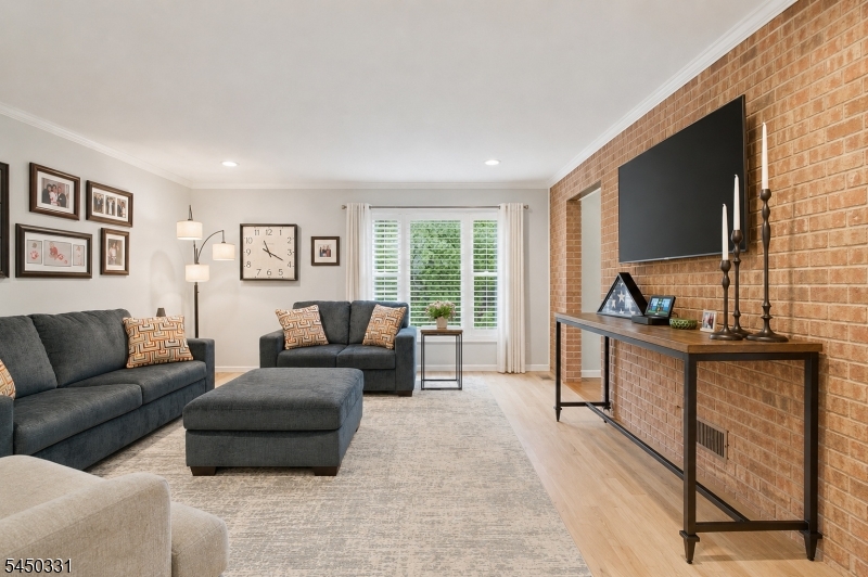 35 Mercier Pl