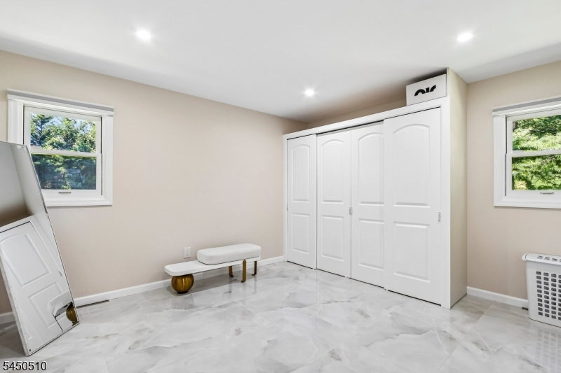 881 Bordentown Ave