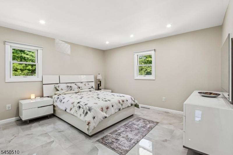 881 Bordentown Ave