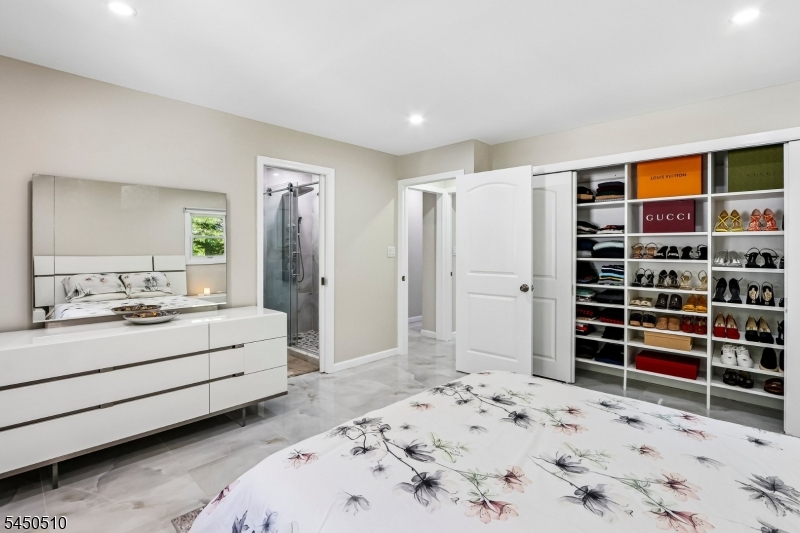 881 Bordentown Ave