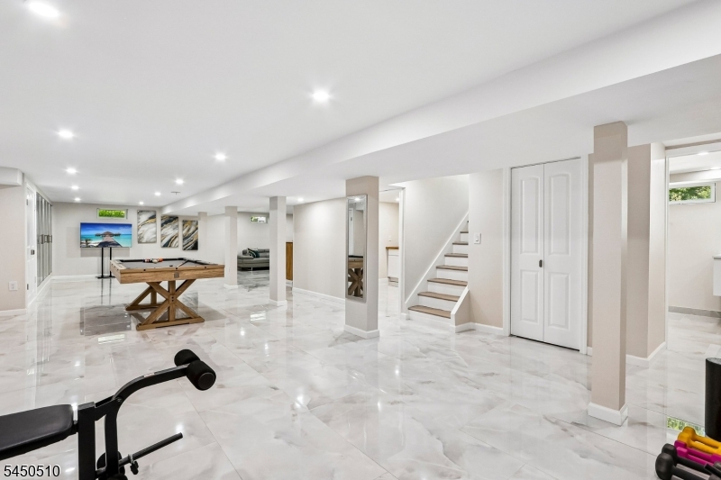 881 Bordentown Ave