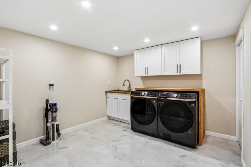 881 Bordentown Ave