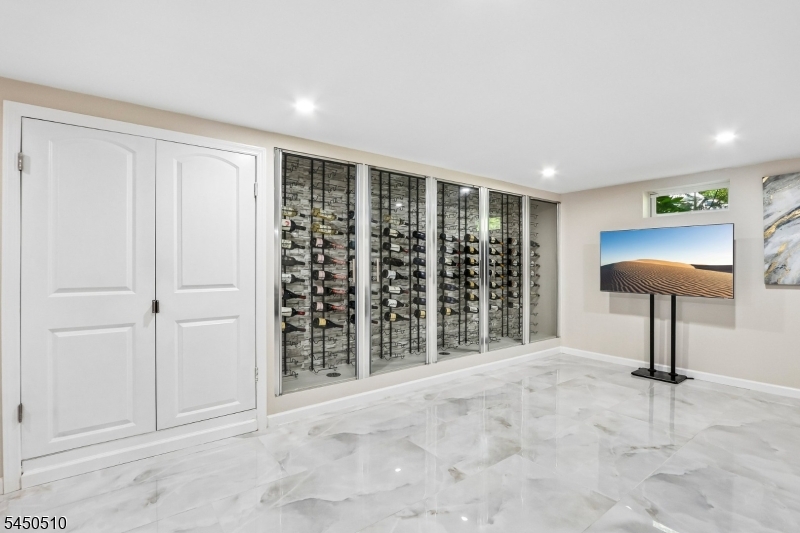 881 Bordentown Ave