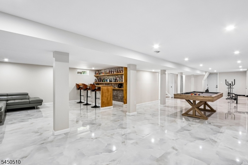 881 Bordentown Ave