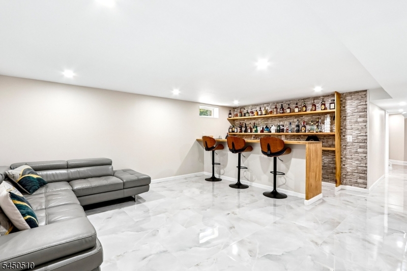 881 Bordentown Ave