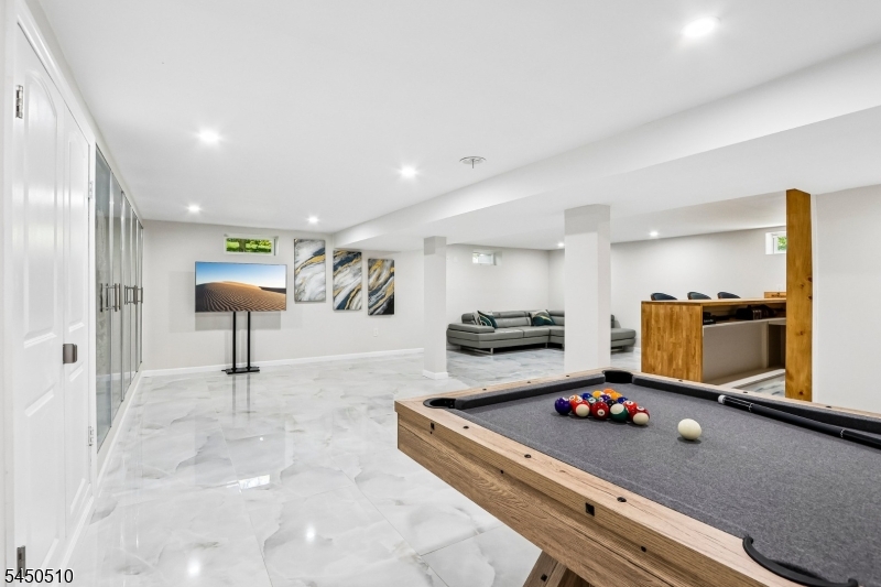881 Bordentown Ave
