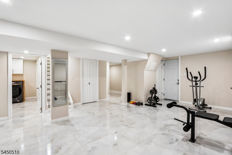 881 Bordentown Ave