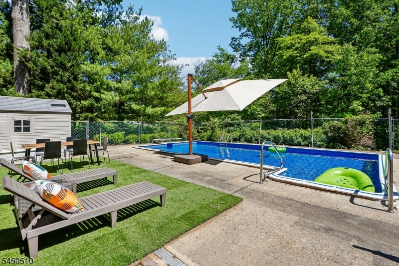 881 Bordentown Ave