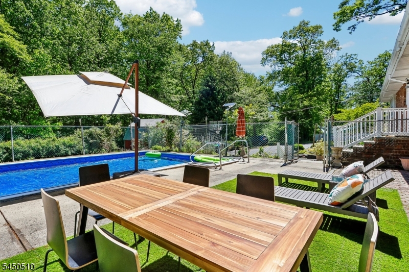881 Bordentown Ave
