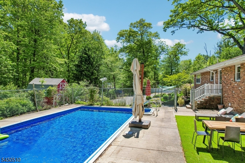 881 Bordentown Ave