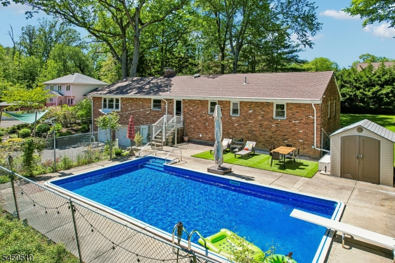 881 Bordentown Ave