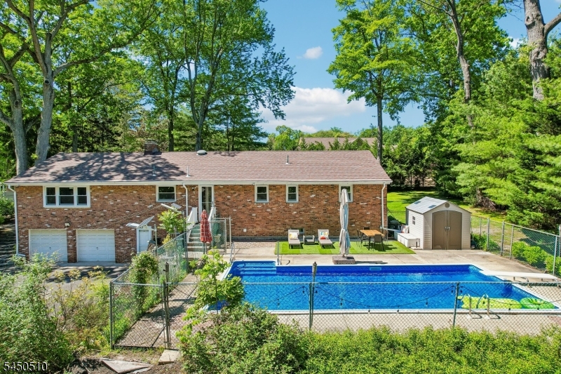 881 Bordentown Ave