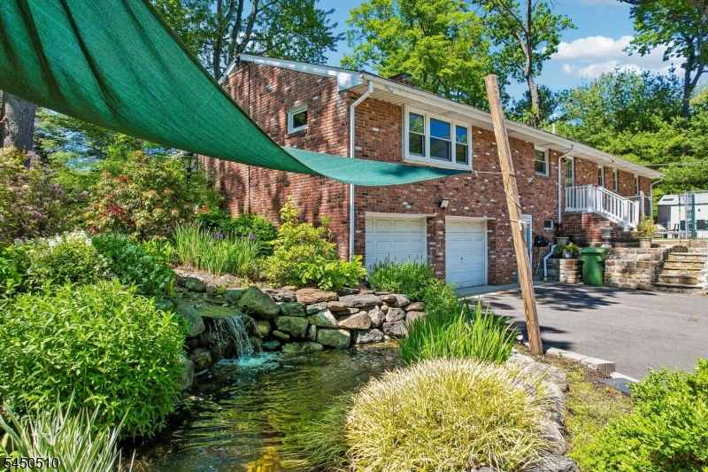 881 Bordentown Ave