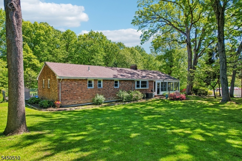 881 Bordentown Ave